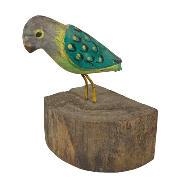 Rustic Carved Folk Art Whimsical Jungle Wooden Parrot Bird Sculpture On Log Base - Picture 3 of 7